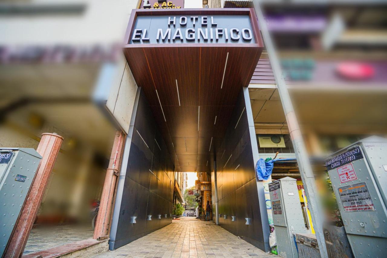 Hotel El Magnifico Surat Exterior foto