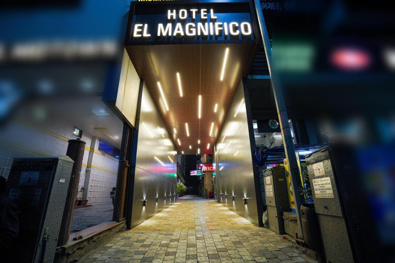 Hotel El Magnifico Surat Exterior foto